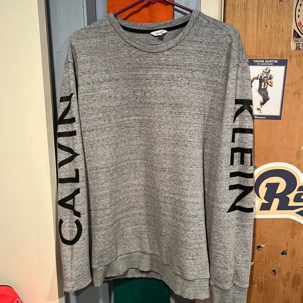 Calvin Klein Crew Neck sweater. spotless/perfect fit for taller skinnier guys